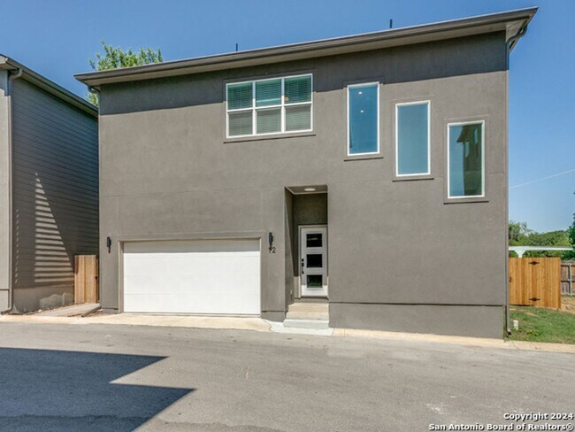 Foto del edificio - LUXURY ALAMO HEIGHTS TOWNHOME