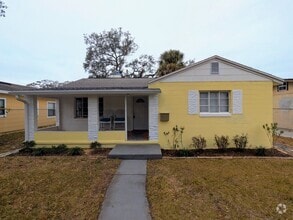 Building Photo - 725 17th Ave S