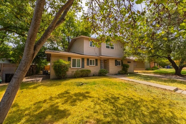 Foto del edificio - Hidden Gem | 4 bed 3 bath home in highly sought after Windsor Park!!!