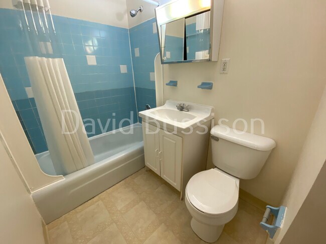 Building Photo - 112 Dustin St