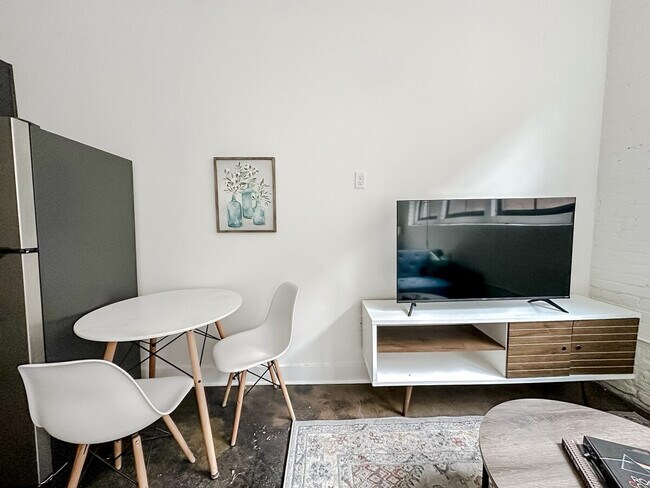 Foto del edificio - 213 N Mead St