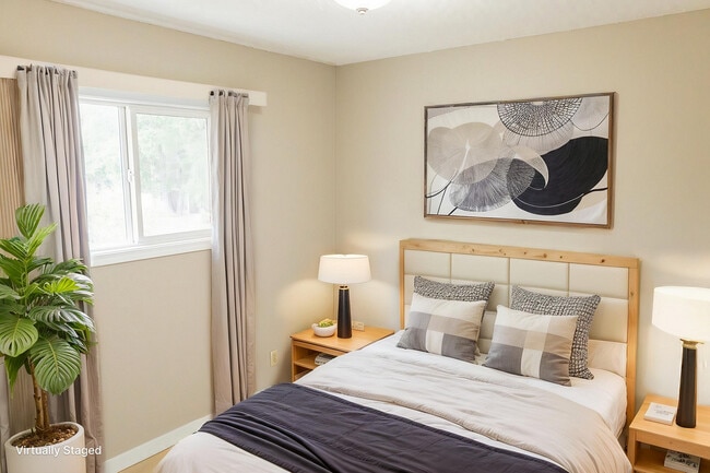 Building Photo - University Townhomes