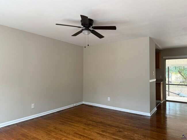 Foto del edificio - 417 Willow Ave