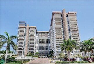 Building Photo - 2030 S Ocean Dr