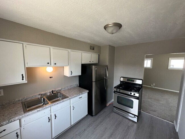 Foto del edificio - 5641-5643 N 61st St. (Duplex)