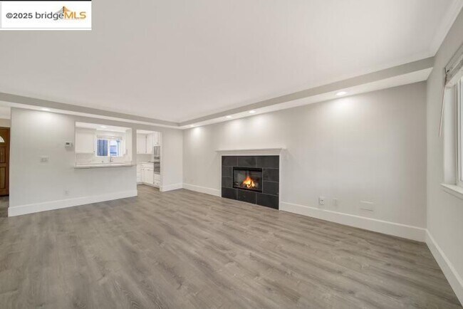Building Photo - 905 Lido Cir