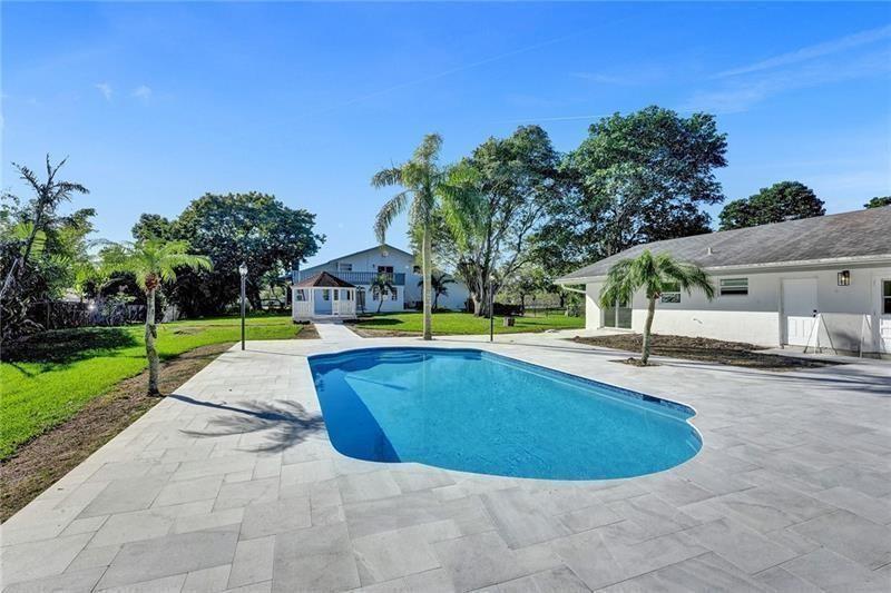 Foto principal - 11811 SW 3rd St