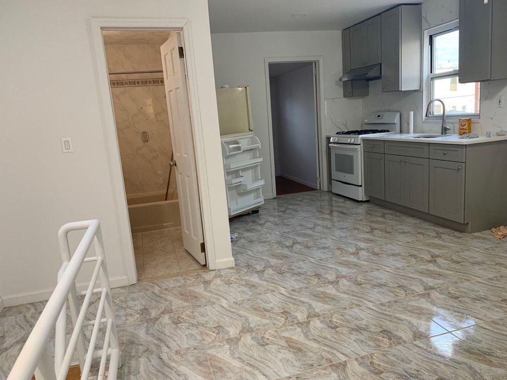 Foto principal - 2055 W 12th St