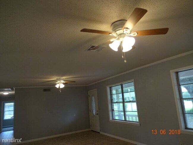 Building Photo - 3 br, 2 bath House - 123 Selman DrIVE