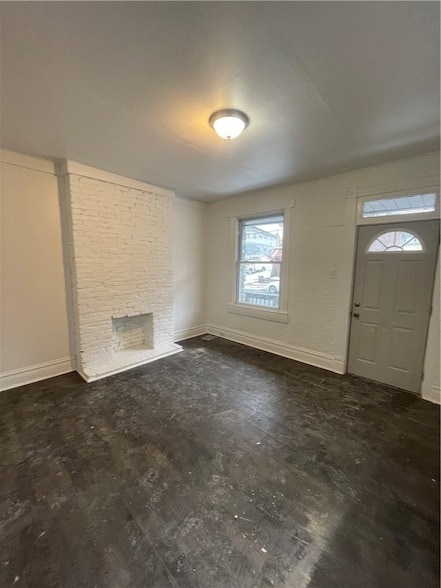 Building Photo - 128 S Spring Ave