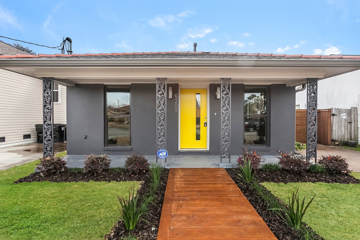 Foto principal - 5209 Spain St
