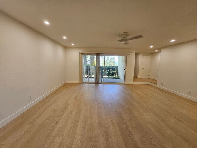 Foto del edificio - Modern Comfort Meets Convenience — 4-Bedro...