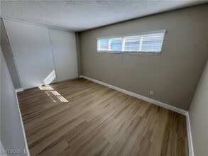 Building Photo - 1300 E Nelson Ave