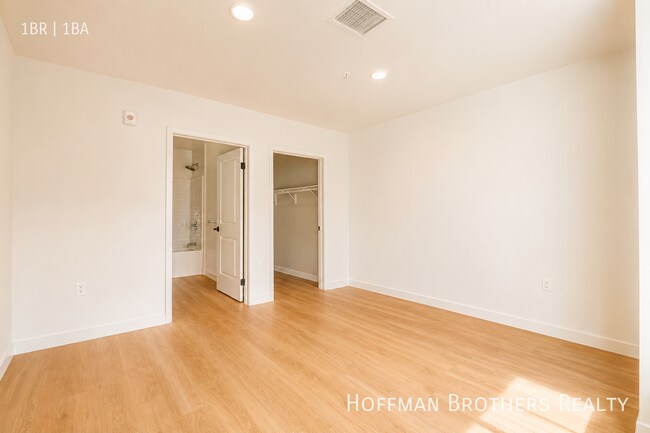 Building Photo - 856 S Gramercy Dr