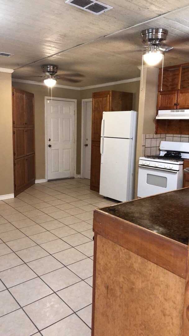 Foto del edificio - AVAILABLE NOW!