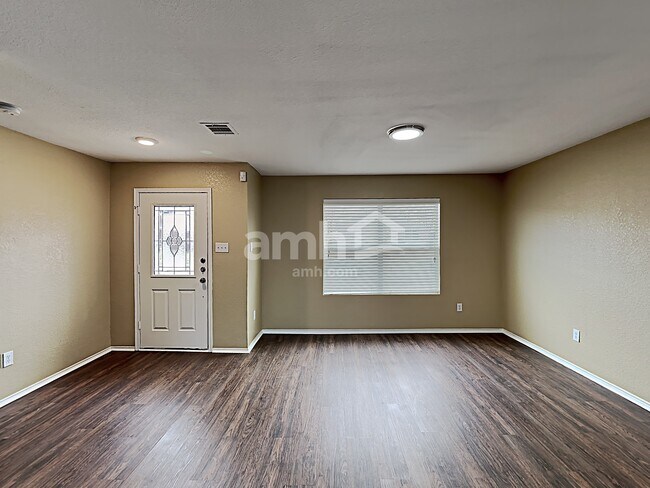 Building Photo - 8505 Hawkview Dr