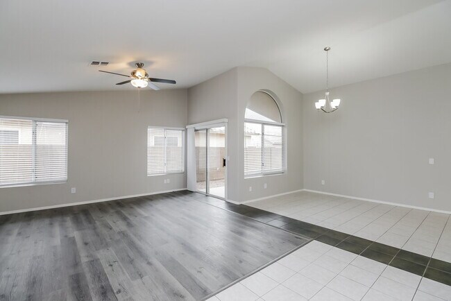 Foto del edificio - 873 W Sierra Madre Ave