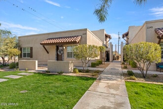 Building Photo - 2245 N Dayton St