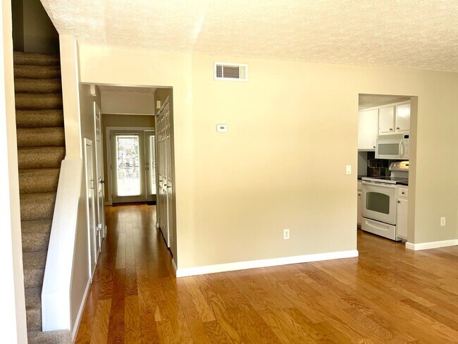Foto del edificio - Welcome to this charming 3-bedroom, 2.5-ba...