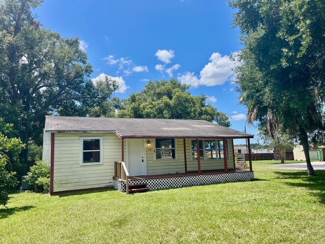 Awesome 2BR/1BA w/Open Floor Plan, Deck, L... - Awesome 2BR/1BA w/Open Floor Plan, Deck, L...