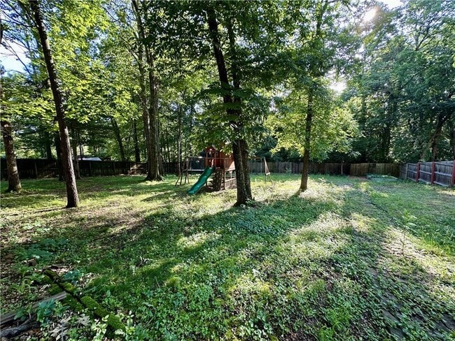 Building Photo - 2319 N Aspen Dr