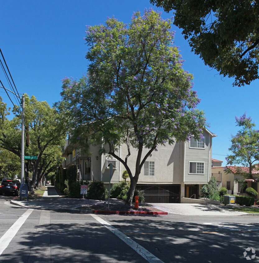 Foto del edificio - 576 E Verdugo Ave