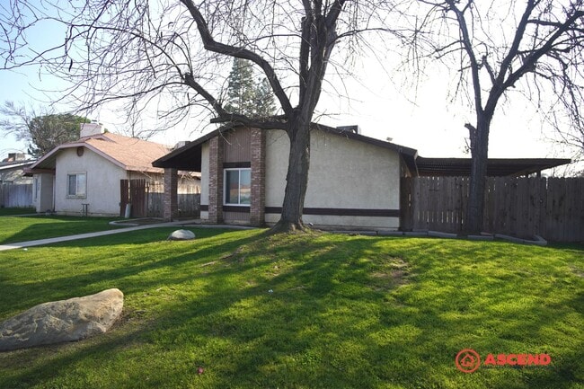 Building Photo - Cozy 3 Bedroom Home at White Ln. & Stine rd.
