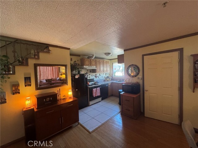 Building Photo - 428 N Hollywood Way