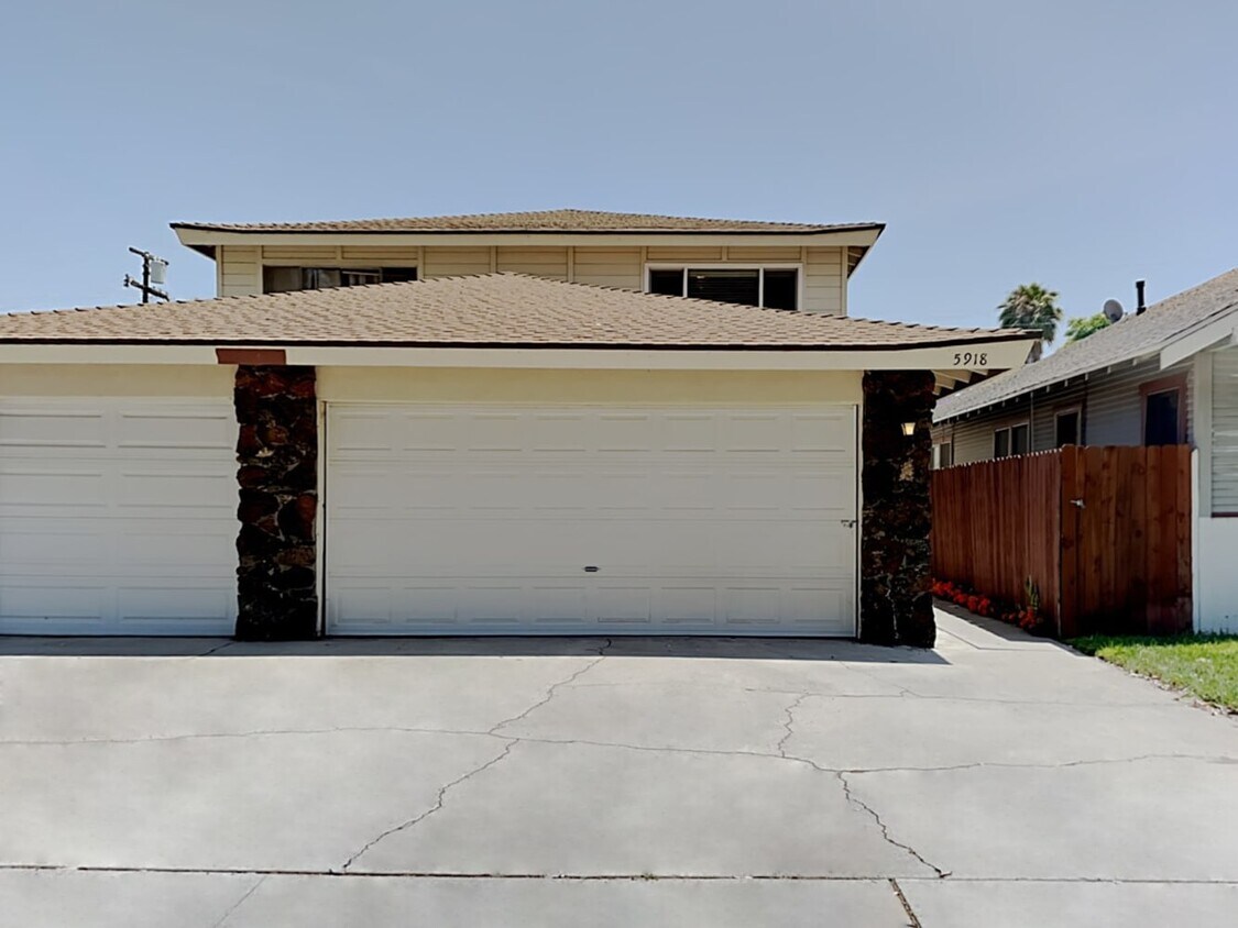Primary Photo - 5918 Lemon Ave Unit 5918