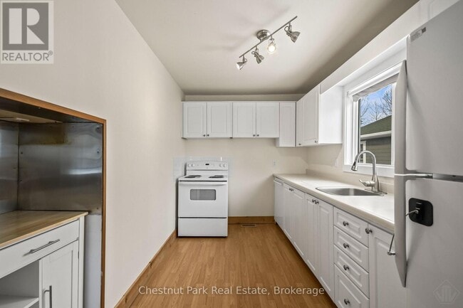 Building Photo - 175 Crescent Dr