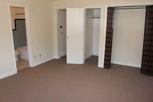 Living Area w/Great Closet Space - Lynn Apartments