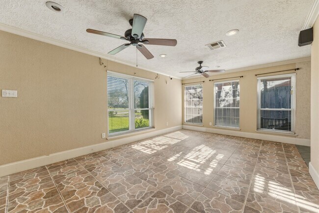 Foto del edificio - 5211 Court Rd