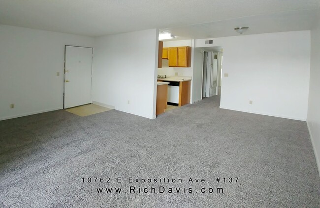 Building Photo - Cherry Creek Schools, 2 bed, 1 bath, 800 s...