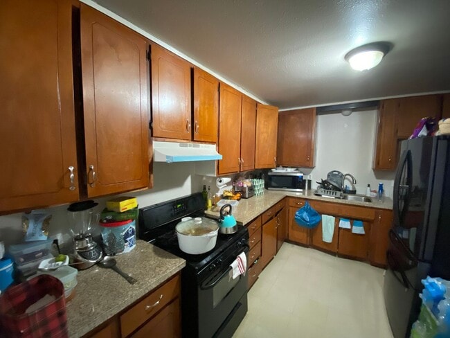 Foto del edificio - Explore this property in Delano - Flexible...