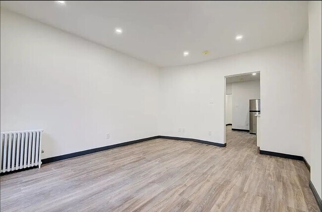 Foto del edificio - 439 W 46th St
