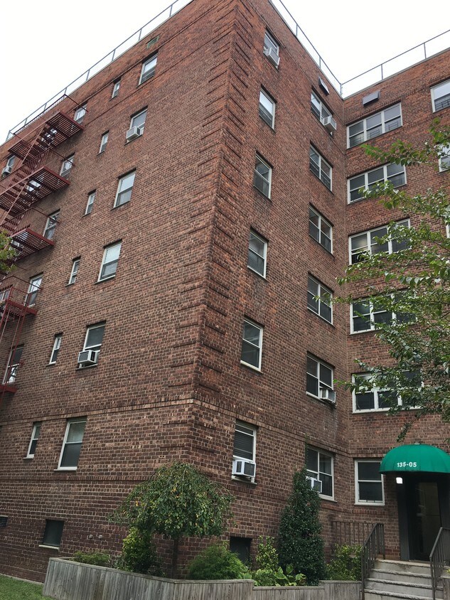Primary Photo - 135-05 Hoover Ave