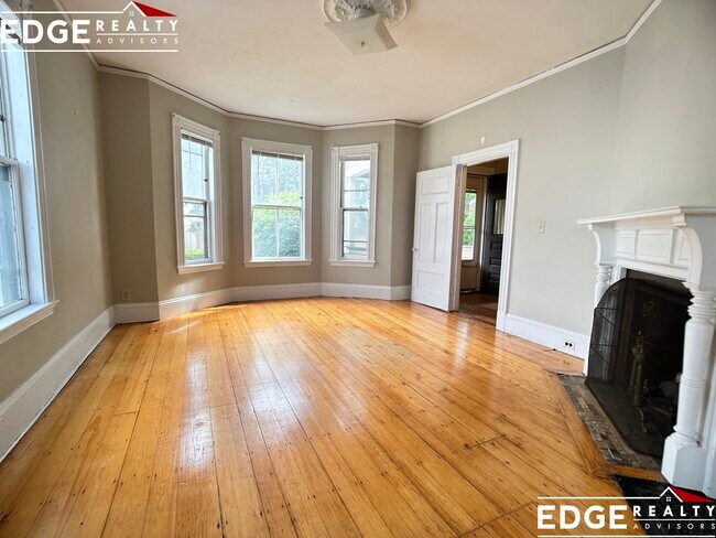 Foto del edificio - 55 Rindge Ave