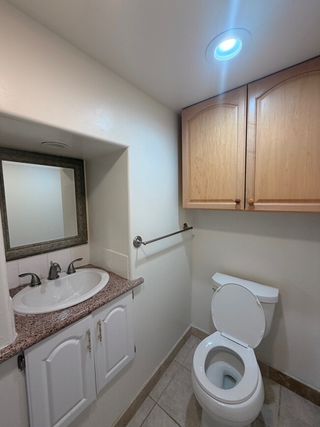 Building Photo - 512 Central Ave