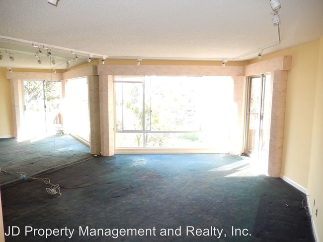 Building Photo - 1 br, 1 bath House - 5714 Baltimore Dr. #507