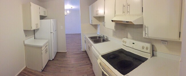 Kitchen - 640 Murray Ln