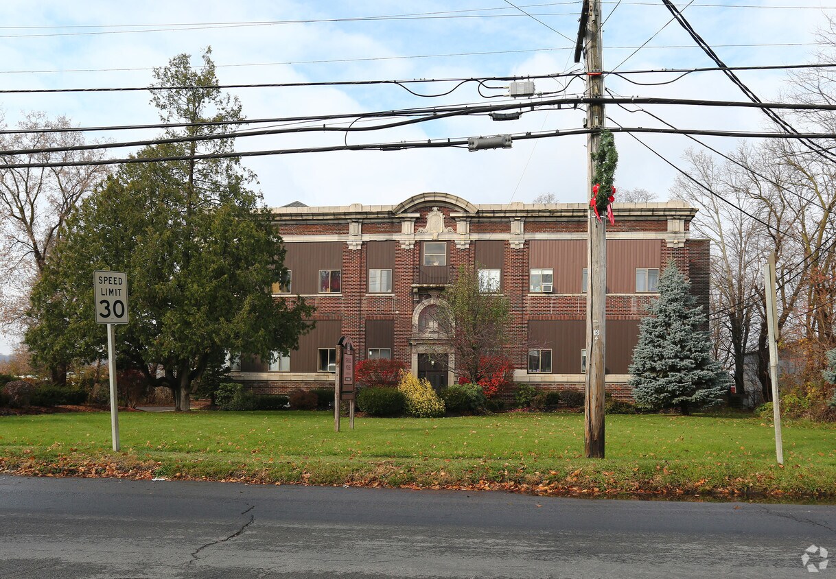 Building Photo - 62 Main St