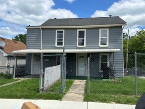 Building Photo - 102-104-104 Linn Ave