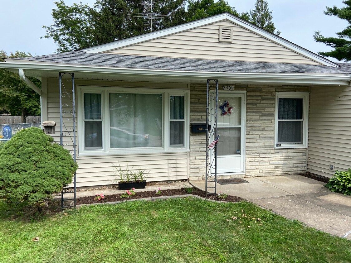 2409 N Michigan Ave, Davenport, IA 52804 House for Rent in Davenport