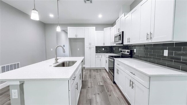 Building Photo - 2725 Nova Dr