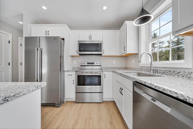 Building Photo - 142 S Main St