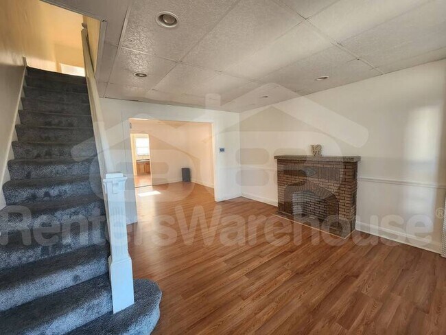 Building Photo - 2765 Chesterfield Ave