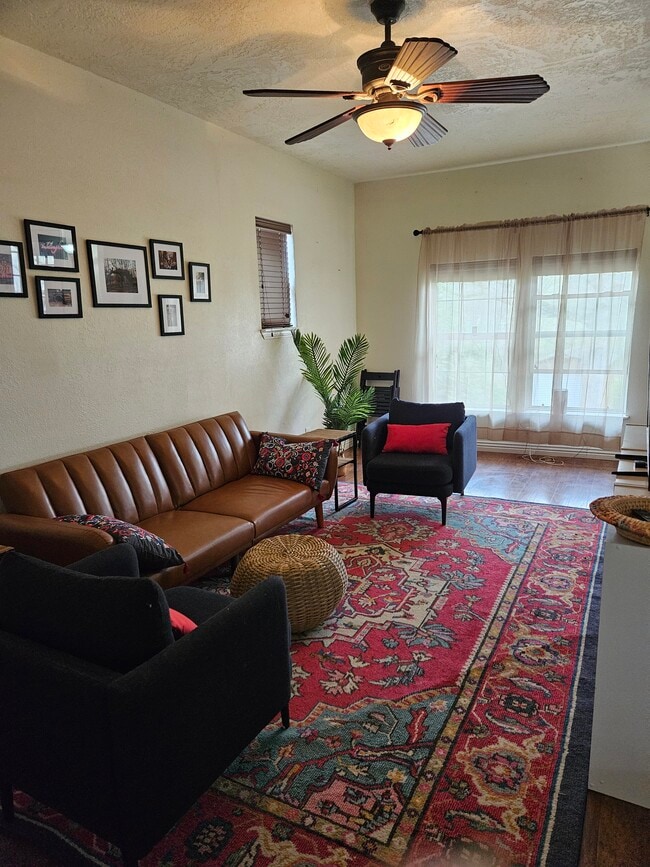 living area with lots of natural light - 3 Morris Ln