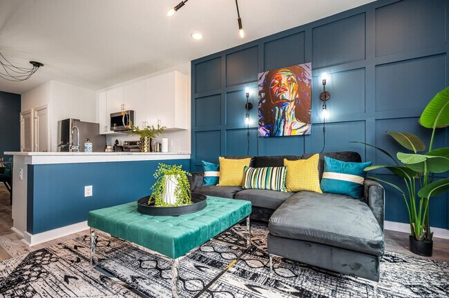 Building Photo - 525 Parkway Dr NE