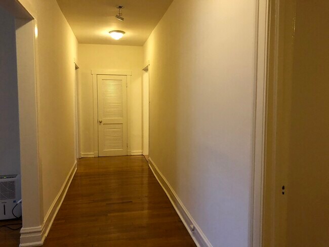 Foto del edificio - 1134 W Pratt Blvd