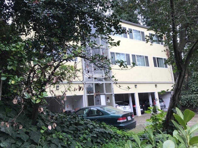Foto del edificio - 3026 Richmond Blvd